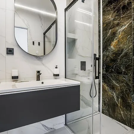 Luxury Waterfront 3-bedrooms Апартаменти