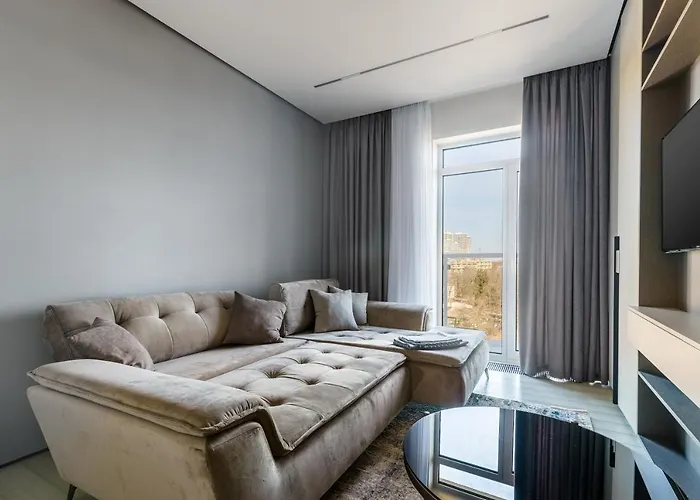 Luxury Waterfront 3-bedrooms Apartment