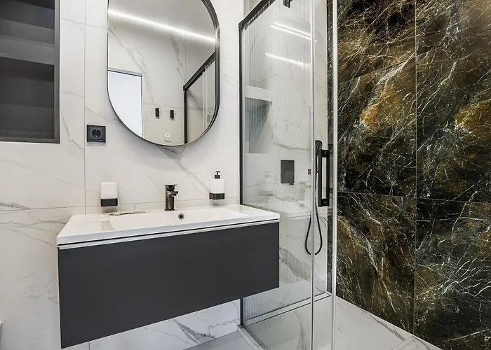 Luxury Waterfront 3-bedrooms Apartment